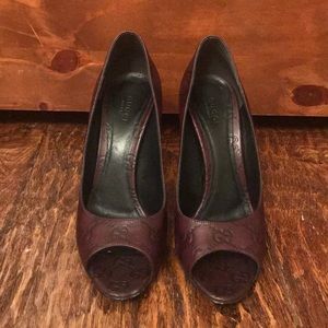 Size 8.5 Gucci peep toe pumps w/box